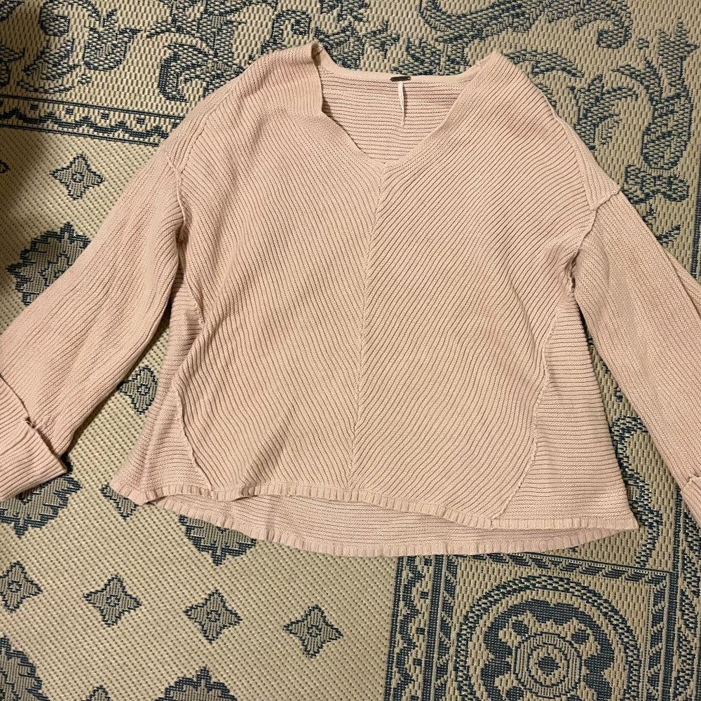 SIZE MEDIUM LIGHT PINK FREE PEOPLE SWEATER